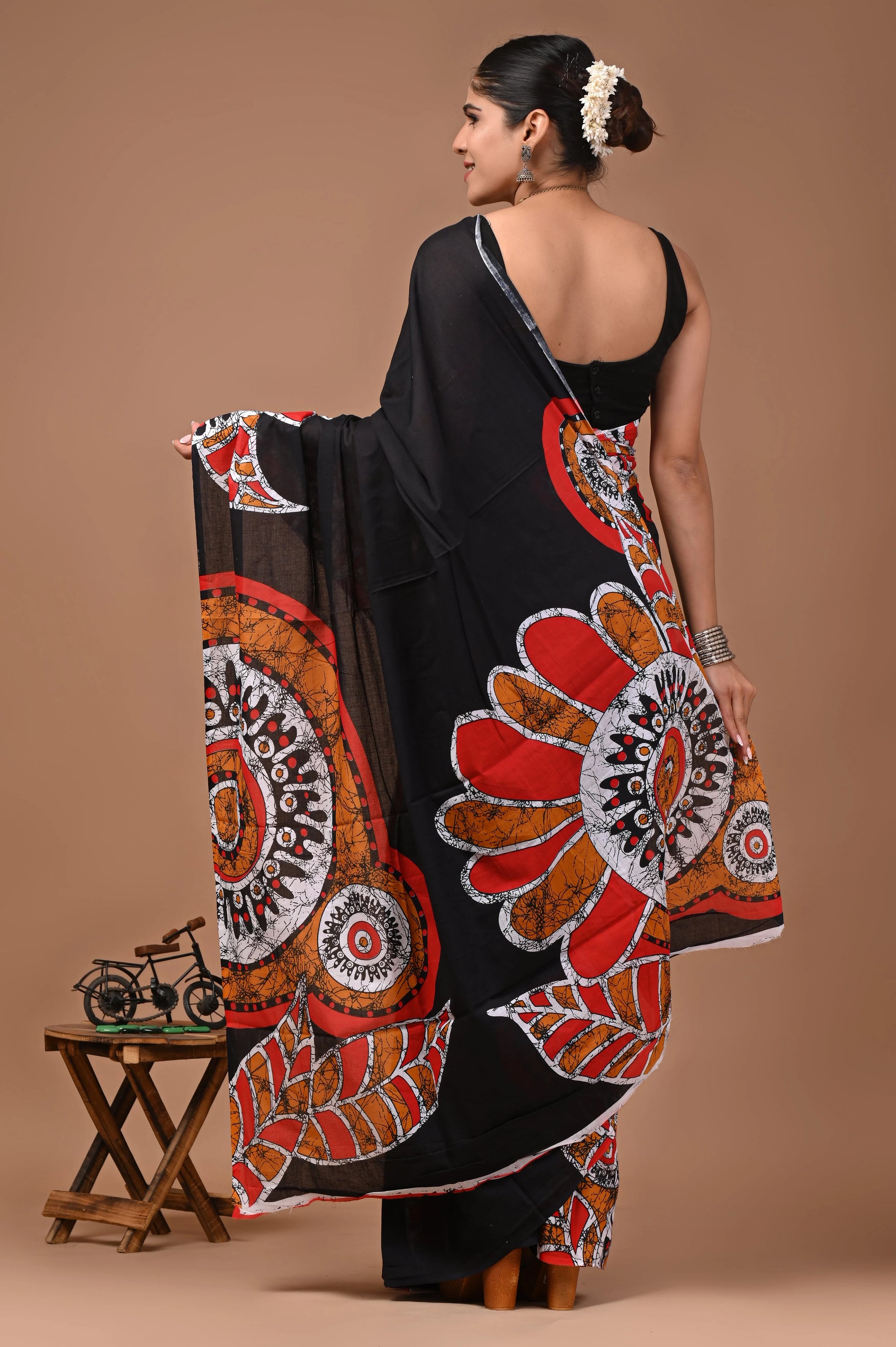 Ishita Hand Block Batik Printed Cotton Mulmul Saree with Blouse for Women