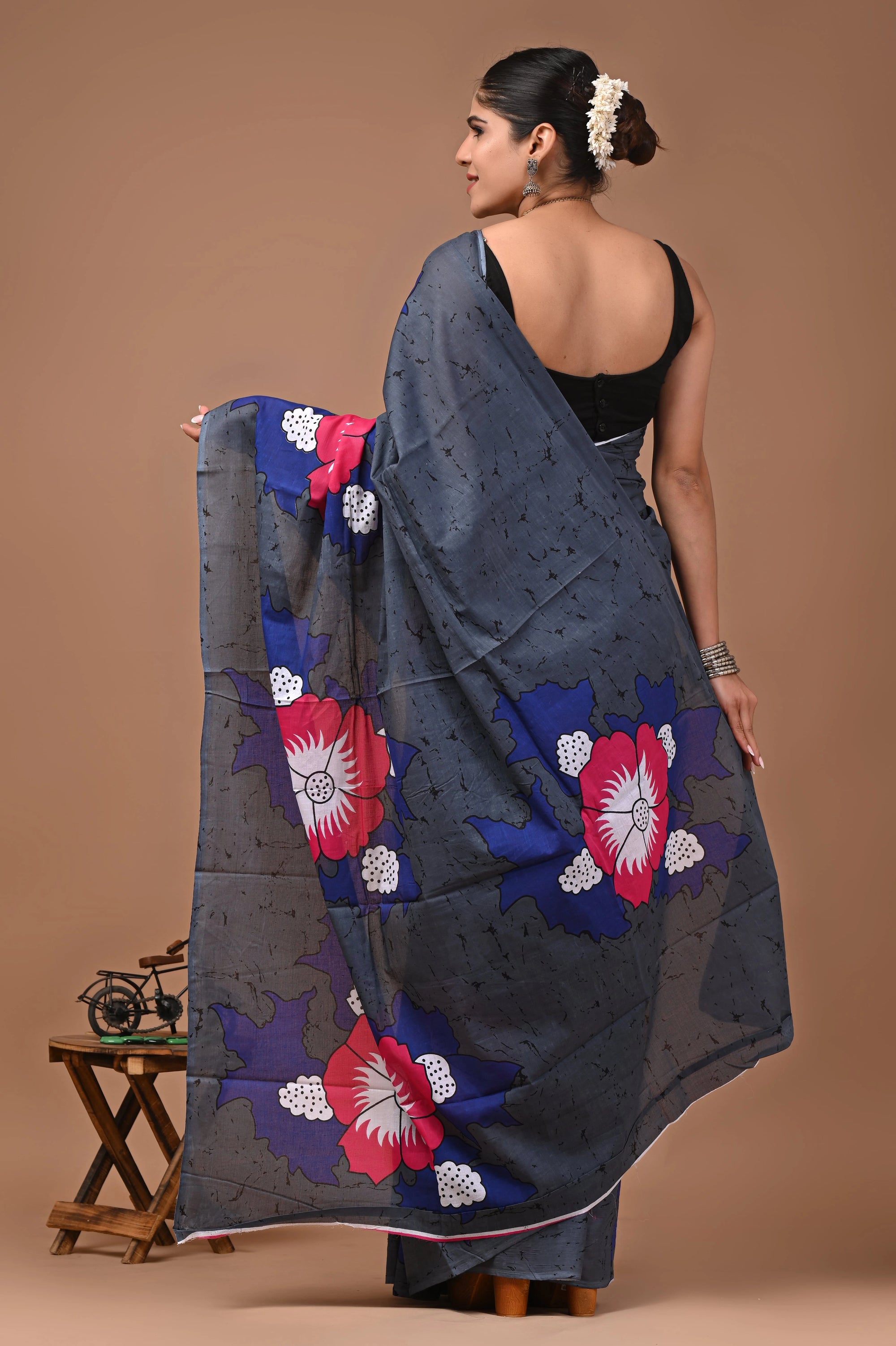 Grey Diamond Hand Block Batik Printed Cotton Mulmul Saree with Blouse for Women