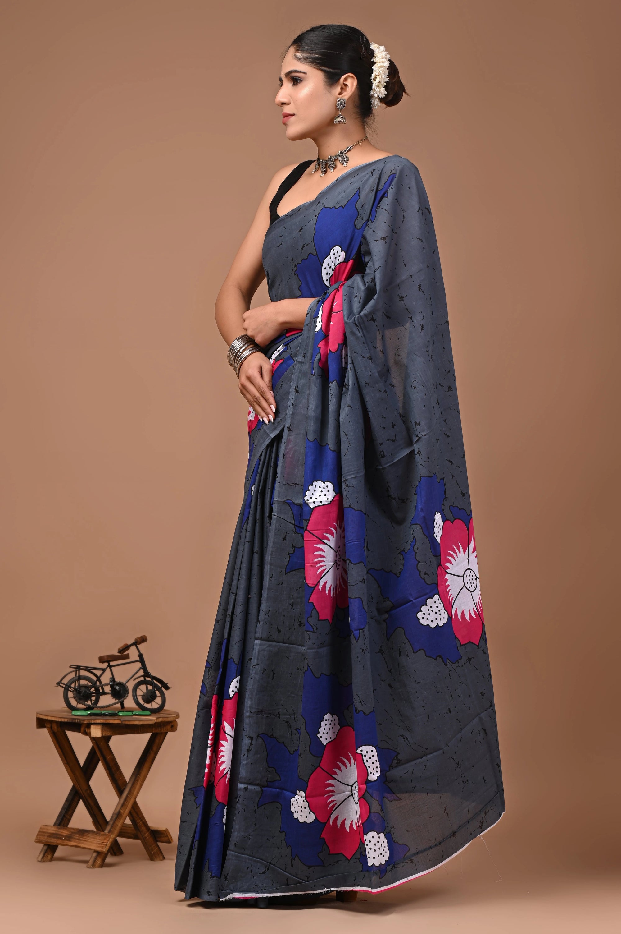 Grey Diamond Hand Block Batik Printed Cotton Mulmul Saree with Blouse for Women
